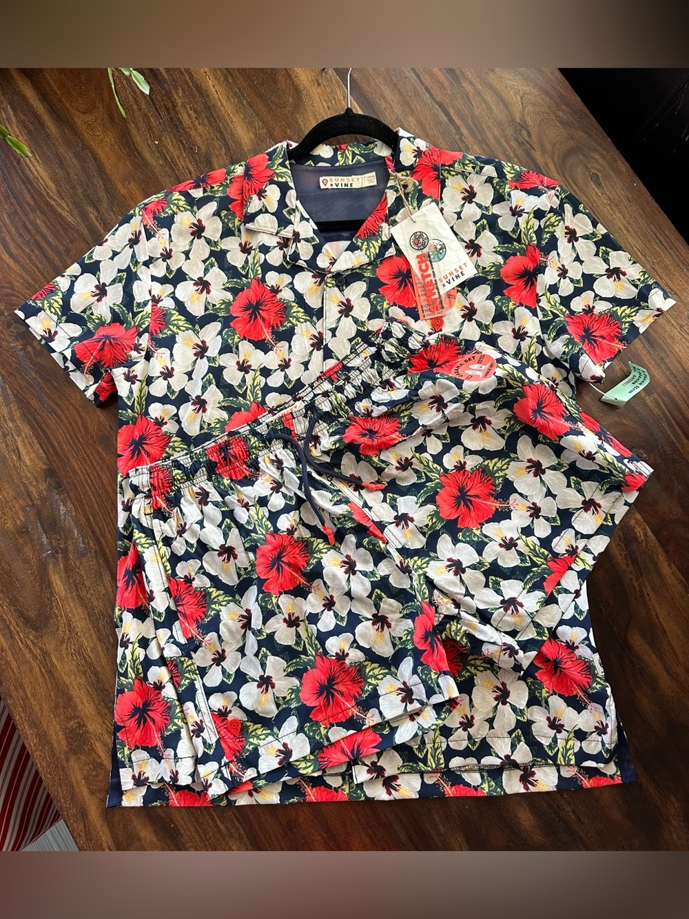 Sunset and Vine two piece swim set. Size medium. Floral print.